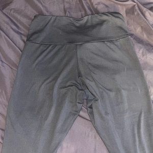 leggings, makes but look good